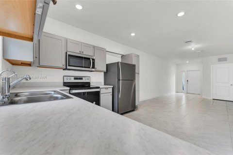 Casa en venta en Florida City, Florida, 3 dormitorios, 128.21 m2 № 1946061 - foto 8