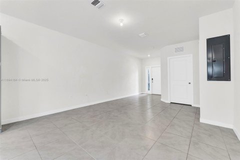 Casa en venta en Florida City, Florida, 3 dormitorios, 128.21 m2 № 1946061 - foto 24
