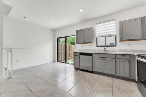 Casa en venta en Florida City, Florida, 3 dormitorios, 128.21 m2 № 1946061 - foto 7