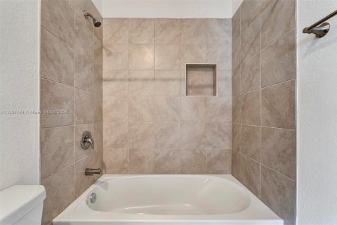 Casa en venta en Florida City, Florida, 3 dormitorios, 128.21 m2 № 1946061 - foto 14