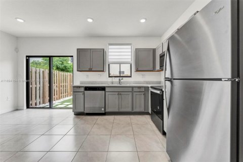 Casa en venta en Florida City, Florida, 3 dormitorios, 128.21 m2 № 1946061 - foto 9