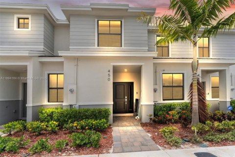 Casa en venta en Florida City, Florida, 3 dormitorios, 128.21 m2 № 1946061 - foto 1