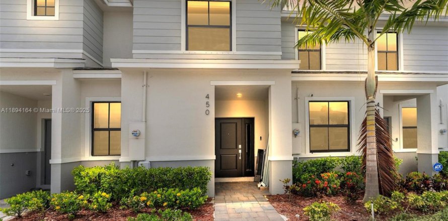 Casa en Florida City, Florida 3 dormitorios, 128.21 m2 № 1946061