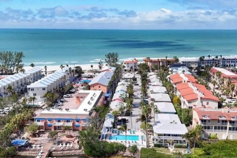 Condo in Bradenton Beach, Florida, 1 bedroom  № 1723420 - photo 1