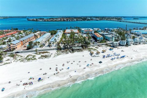 Condo in Bradenton Beach, Florida, 1 bedroom  № 1723420 - photo 18