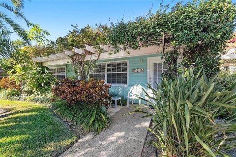 Condo in Bradenton Beach, Florida, 1 bedroom  № 1723420 - photo 2