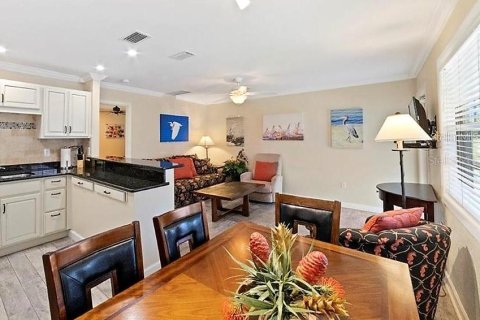 Condo in Bradenton Beach, Florida, 1 bedroom  № 1723420 - photo 3