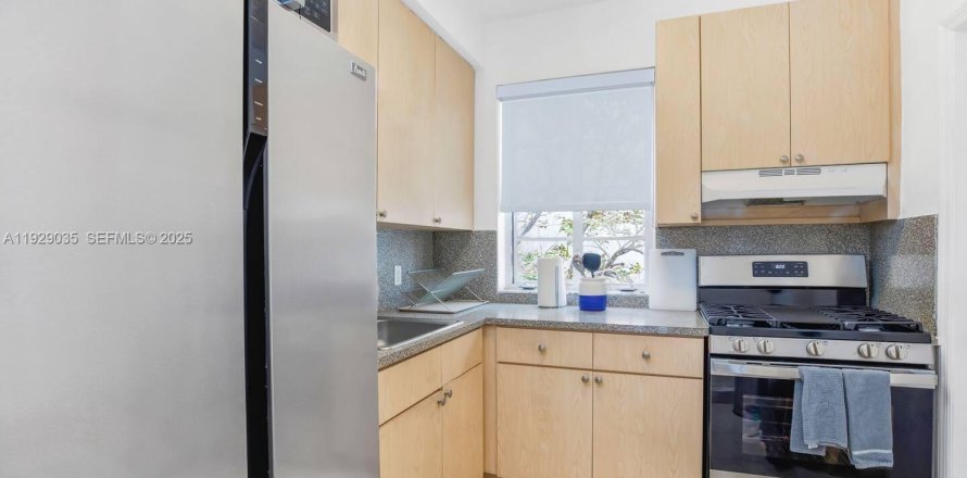 Студия в Майами-Бич, Флорида № 1989852