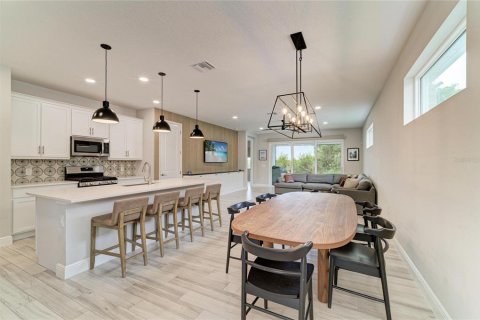 House in Sarasota, Florida 3 bedrooms, 168.15 sq.m. № 2200101 - photo 11