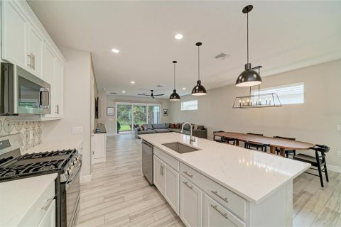 House in Sarasota, Florida 3 bedrooms, 168.15 sq.m. № 2200101 - photo 2