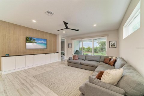 House in Sarasota, Florida 3 bedrooms, 168.15 sq.m. № 2200101 - photo 22