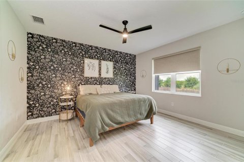 House in Sarasota, Florida 3 bedrooms, 168.15 sq.m. № 2200101 - photo 4