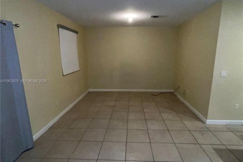 Touwnhouse à louer à Homestead, Floride: 3 chambres, 152.55 m2 № 2023996 - photo 3