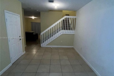 Touwnhouse à louer à Homestead, Floride: 3 chambres, 152.55 m2 № 2023996 - photo 2