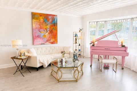 Villa ou maison à vendre à Miami, Floride: 4 chambres, 241.55 m2 № 2086894 - photo 3
