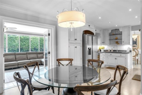Villa ou maison à vendre à Miami, Floride: 4 chambres, 241.55 m2 № 2086894 - photo 15
