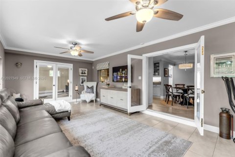 Villa ou maison à vendre à Miami, Floride: 4 chambres, 241.55 m2 № 2086894 - photo 11