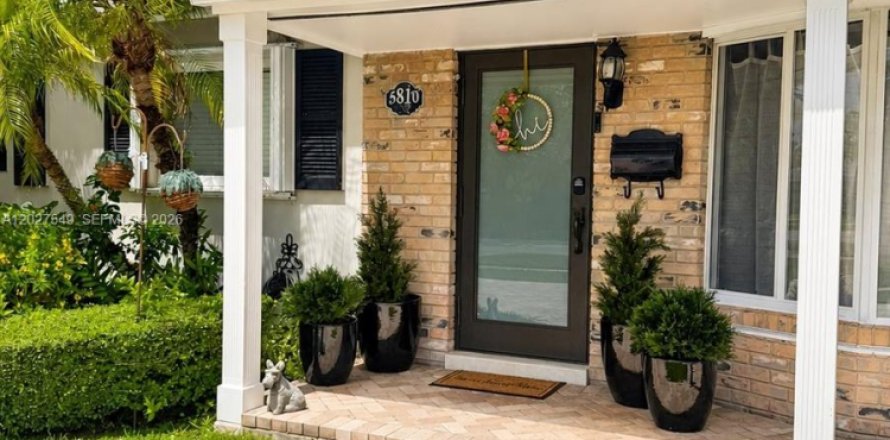 Villa ou maison à Miami, Floride 4 chambres, 241.55 m2 № 2086894