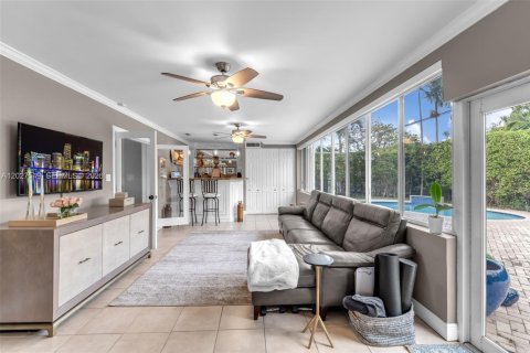 Villa ou maison à vendre à Miami, Floride: 4 chambres, 241.55 m2 № 2086894 - photo 10
