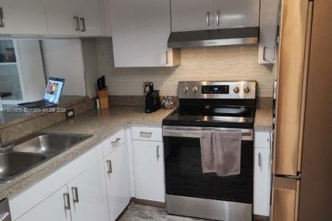 Condominio en venta en Hollywood, Florida, 2 dormitorios, 80.55 m2 № 1774318 - foto 5
