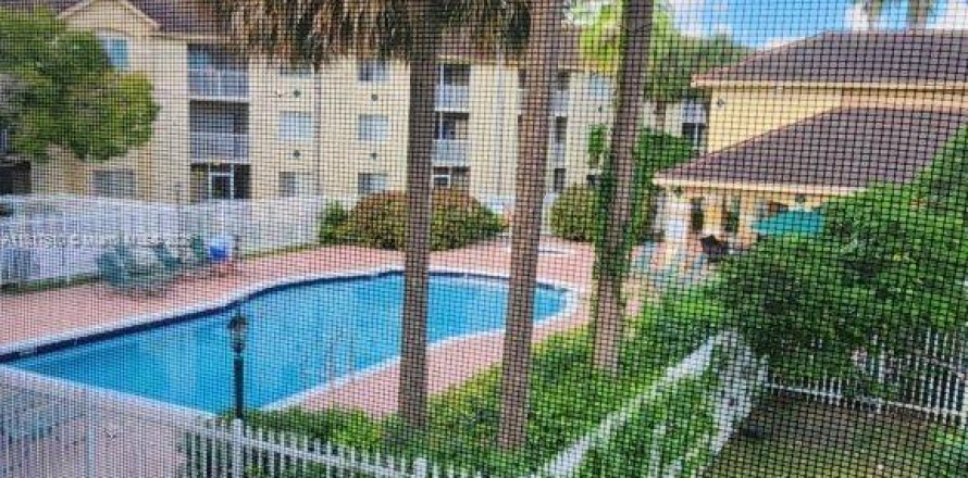 Condominio en Hollywood, Florida, 2 dormitorios № 1774318