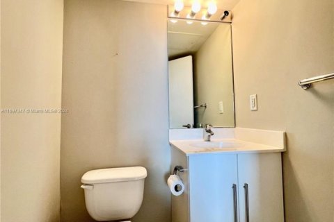 Condominio en venta en Hollywood, Florida, 1 dormitorio, 84.17 m2 № 1706478 - foto 13