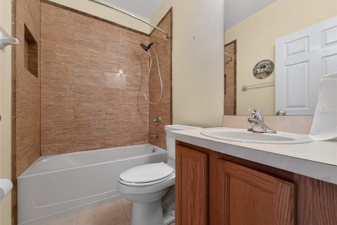 House in Sorrento, Florida 3 bedrooms, 162.3 sq.m. № 2132412 - photo 20