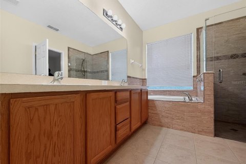 House in Sorrento, Florida 3 bedrooms, 162.3 sq.m. № 2132412 - photo 16