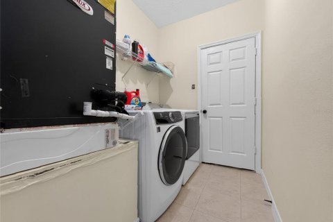 House in Sorrento, Florida 3 bedrooms, 162.3 sq.m. № 2132412 - photo 22