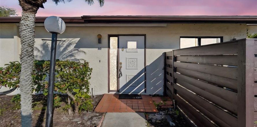 Condo in Bradenton, Florida, 2 bedrooms  № 2214025
