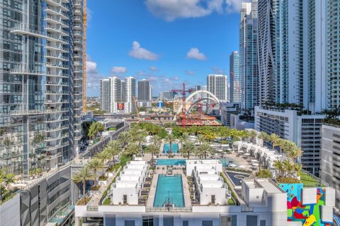 Condo in Miami, Florida, 4 bedrooms № 2008903 - photo 3