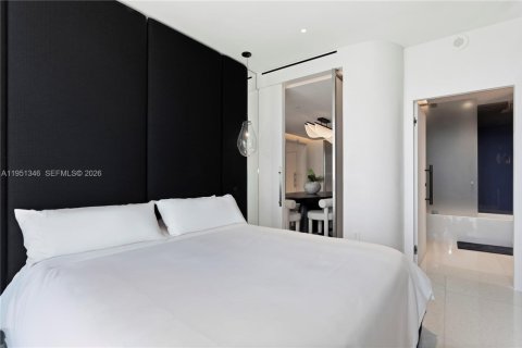 Condo in Miami, Florida, 4 bedrooms № 2008903 - photo 26