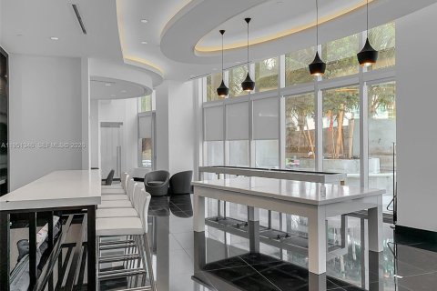 Condo in Miami, Florida, 4 bedrooms № 2008903 - photo 7