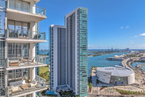 Condo in Miami, Florida, 4 bedrooms  № 2008903