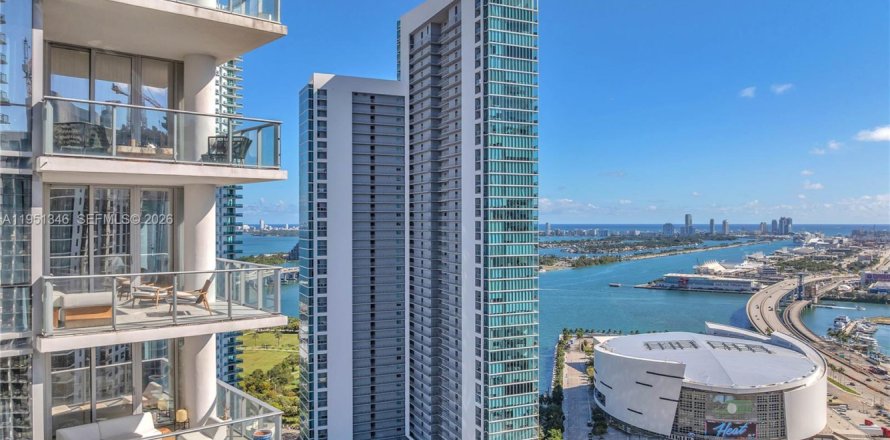 Condo in Miami, Florida, 4 bedrooms № 2008903