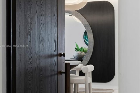 Condo in Miami, Florida, 4 bedrooms № 2008903 - photo 17