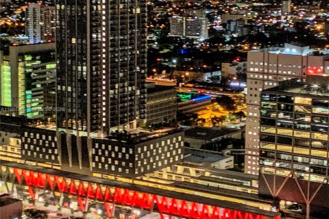 Condo in Miami, Florida, 4 bedrooms № 2008903 - photo 4