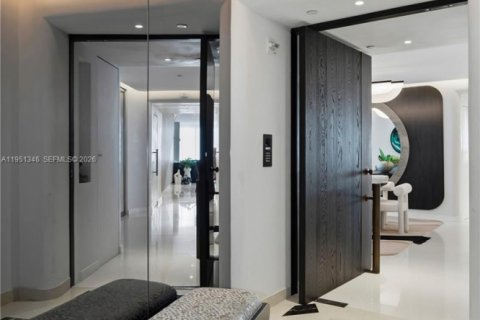 Condo in Miami, Florida, 4 bedrooms № 2008903 - photo 16