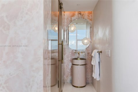 Condo in Miami, Florida, 4 bedrooms № 2008903 - photo 30