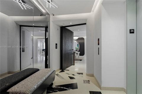 Condo in Miami, Florida, 4 bedrooms № 2008903 - photo 15