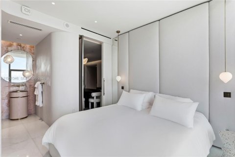 Condo in Miami, Florida, 4 bedrooms № 2008903 - photo 29
