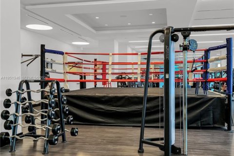 Condo in Miami, Florida, 4 bedrooms № 2008903 - photo 10