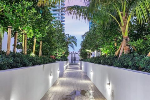 Condo in Miami, Florida, 4 bedrooms № 2008903 - photo 5