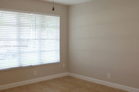 Купить виллу или дом в Тамарак, Флорида 2 спальни, 80.64м2, № 1987164 - фото 9