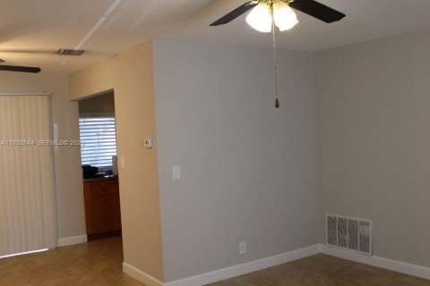 Купить виллу или дом в Тамарак, Флорида 2 спальни, 80.64м2, № 1987164 - фото 14