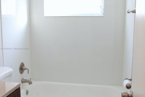 Купить виллу или дом в Тамарак, Флорида 2 спальни, 80.64м2, № 1987164 - фото 29