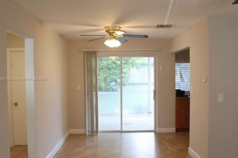 Купить виллу или дом в Тамарак, Флорида 2 спальни, 80.64м2, № 1987164 - фото 16