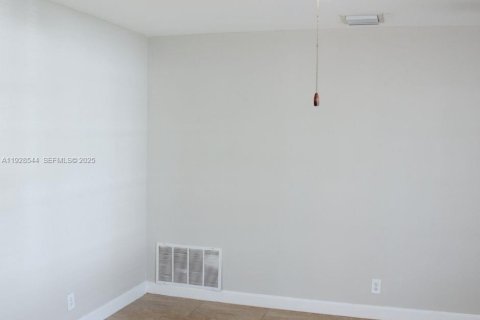 Купить виллу или дом в Тамарак, Флорида 2 спальни, 80.64м2, № 1987164 - фото 18