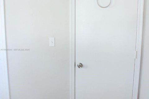 Купить виллу или дом в Тамарак, Флорида 2 спальни, 80.64м2, № 1987164 - фото 21