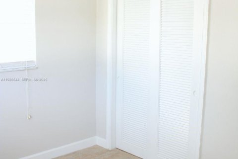 Купить виллу или дом в Тамарак, Флорида 2 спальни, 80.64м2, № 1987164 - фото 20